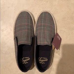 NWT Men’s Penguin Slides